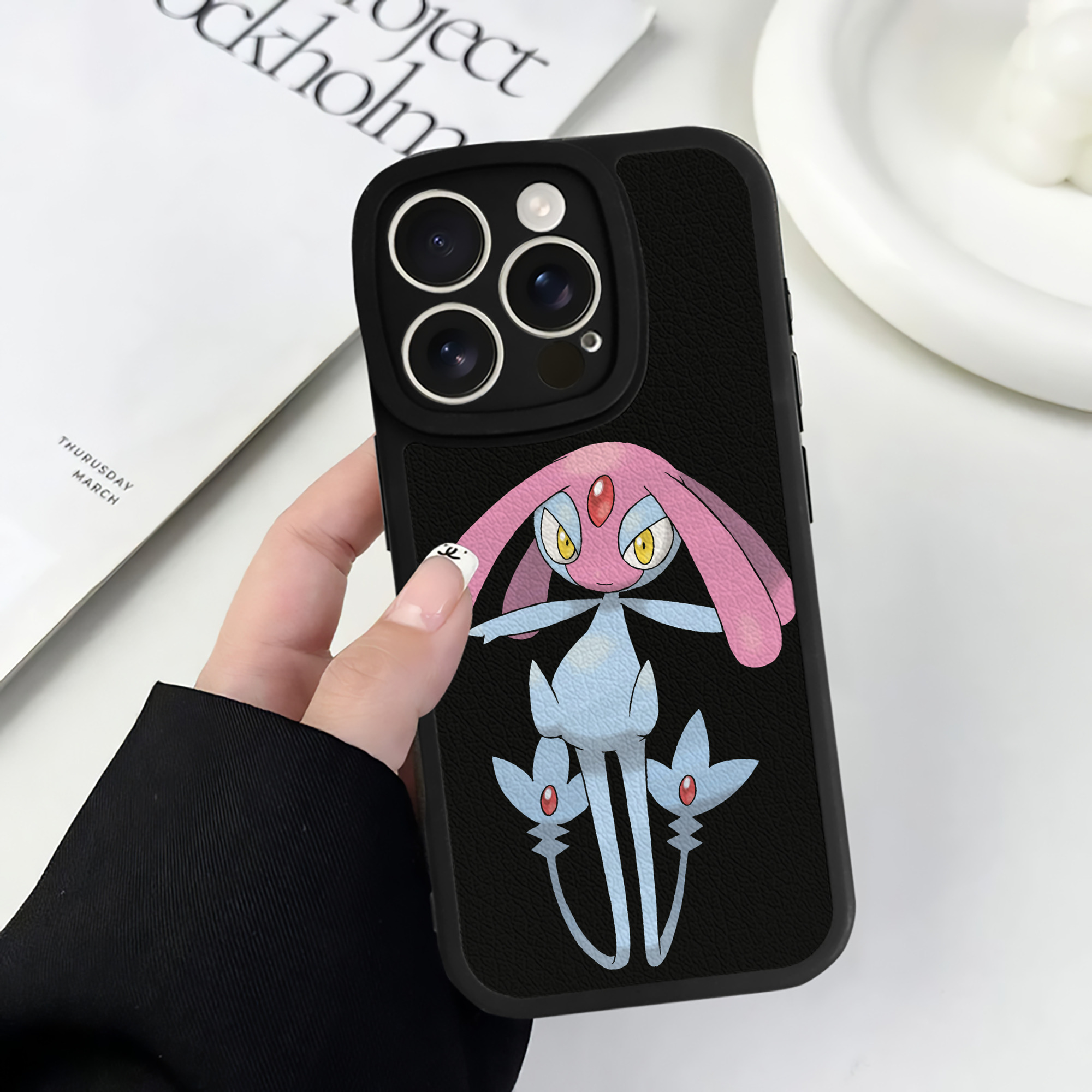 （画像用） ポケットモンスター Pokémon 【iPhone 16シリーズ対応】シリコンスマホケース（レザー調） 材質：シリコン